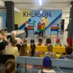 Актори Херсонського лялькового театру виступають для дітей на Херсонщині.
