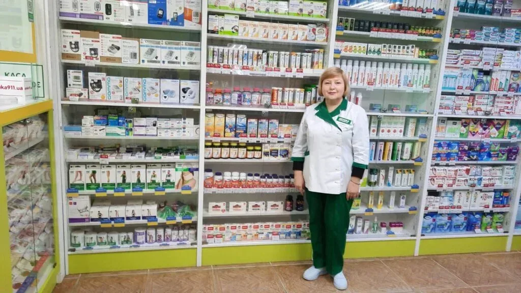Аптека у Білозерці працює під дронами: фармацевти забезпечують ліками та допомогою