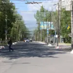 Російський безпілотник летить над територією Херсонської громади, загрожуючи мирним населеним пунктам
