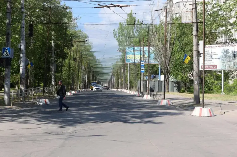Російський безпілотник летить над територією Херсонської громади, загрожуючи мирним населеним пунктам