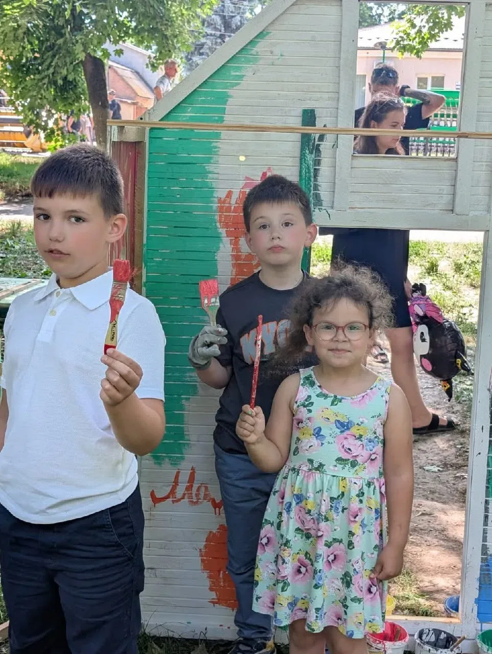 Діти з Олешківської громади отримують сертифікати на Тернопільщині під час святкового заходу. 4