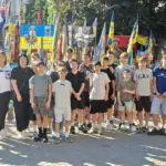 Діти ВПО з Херсонщини відвідують Алею пам'яті загиблих Героїв у Києві