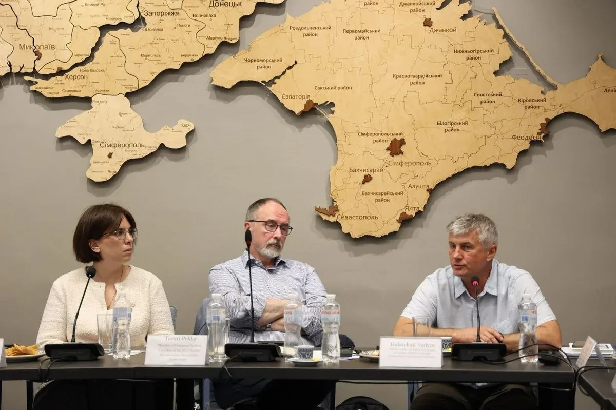 Дмитро Бутрій виступає перед делегацією Європейського парламенту, обговорюючи виклики Херсонщини 1