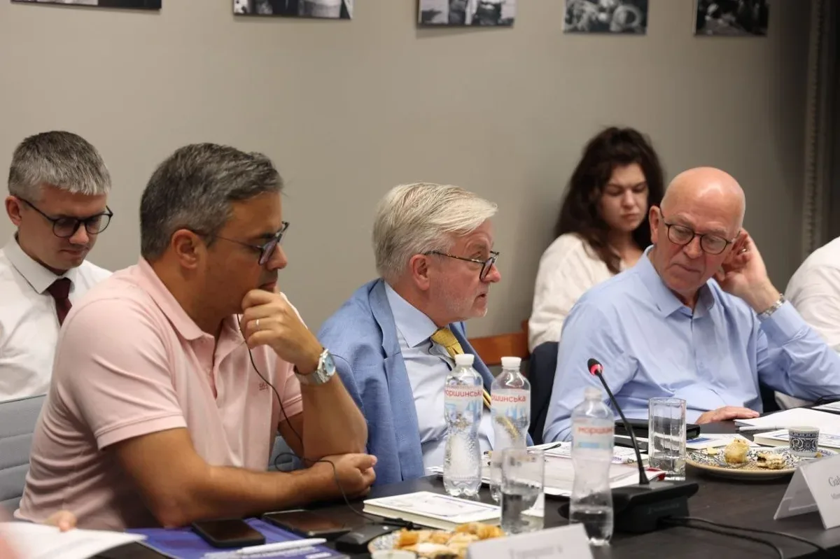 Дмитро Бутрій виступає перед делегацією Європейського парламенту, обговорюючи виклики Херсонщини 2