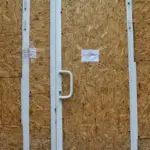 Поліція чи медики на місці події біля пошкодженого магазину в Херсоні