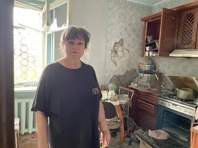 Пошкоджені будівлі в Корабельному районі Херсона після атаки російськими дронами типу «Молнія» 2