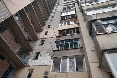 Пошкоджені будівлі в Корабельному районі Херсона після атаки російськими дронами типу «Молнія» 5