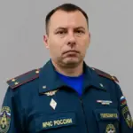 Символічне зображення вироку суду за колабораційну діяльність на Херсонщині, на фоні українського прапора.