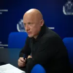 Галина Третьякова та Євген Ігнатенко обговорюють законопроєкт про трудові гарантії для працівників у зоні бойових дій