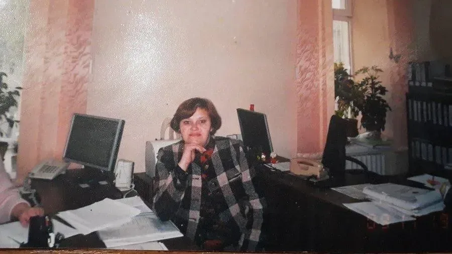 Донька Ганни Азегової отримує орден «За заслуги» ІІІ ступеня, присвоєний її матері посмертно за внесок у розвиток громади Херсона та сумлінне виконання службових обов'язків 2