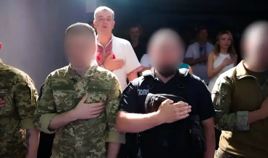 Героя України Віктора Сікозу нагородили у Херсоні до Дня Конституції
