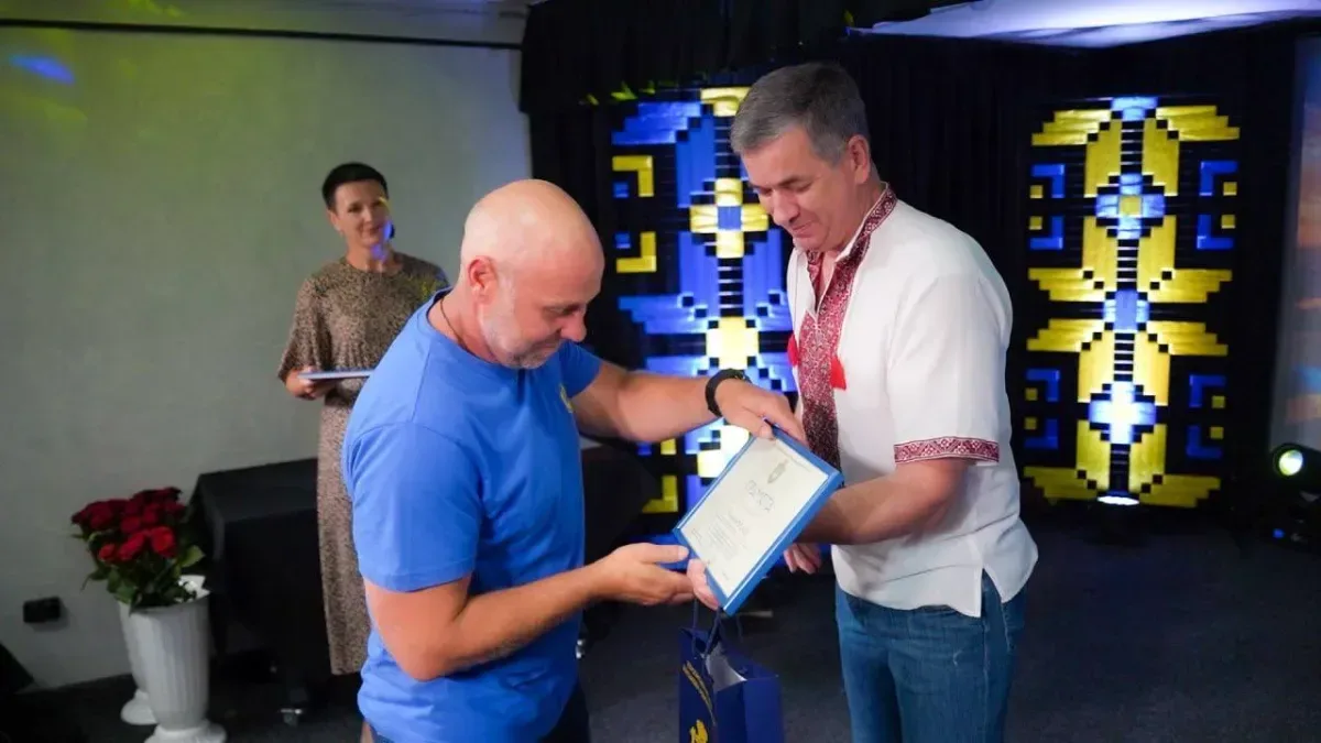 У Херсоні нагородили Героя України Віктора Сікозу та інших до Дня Конституції 3