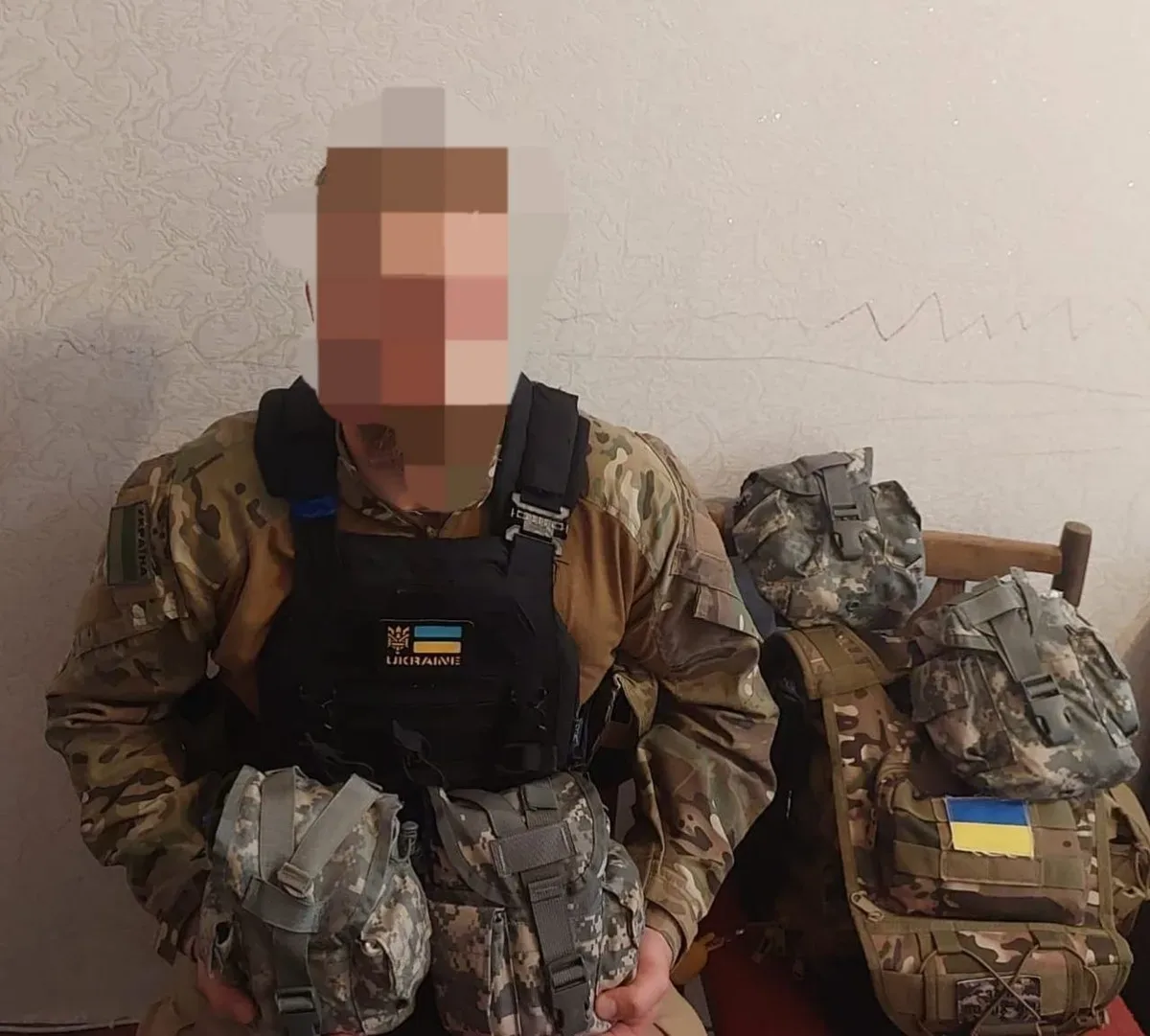 Представники Голопристанської громади передають допомогу українським захисникам 1