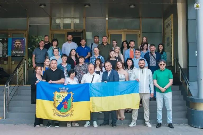 Представники Горностаївської громади розповідають про опір окупації на виставці у Переяславі.