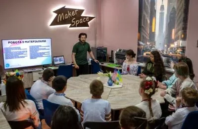 Студенти працюють над німецькою мовою у бібліотеці Гончара в Херсоні 4