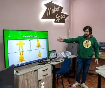 Студенти працюють над німецькою мовою у бібліотеці Гончара в Херсоні 9