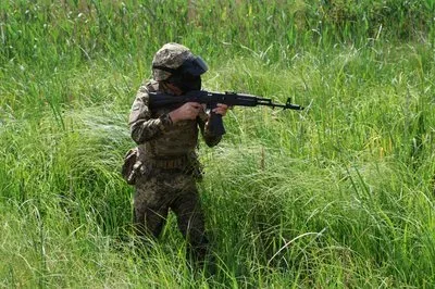 Інструктор Олег «Ворожбит» навчає морпіхів на Херсонщині 3
