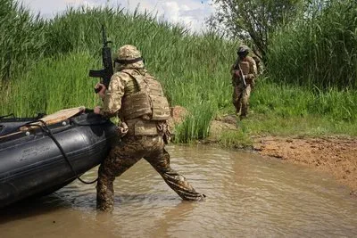 Інструктор Олег «Ворожбит» навчає морпіхів на Херсонщині 4