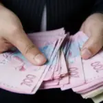 Суддя оголошує вирок керівнику автошколи за продаж водійських посвідчень