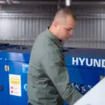Чотири потужні генератори та комплекти допомоги, включаючи павербанки та термобілизну, для жителів Херсона