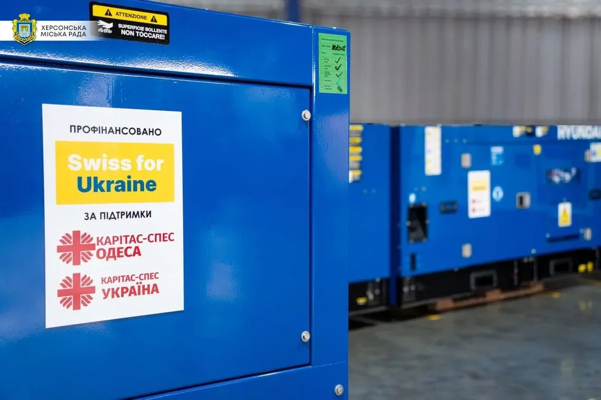 Чотири потужні генератори та комплекти допомоги, включаючи павербанки та термобілизну, для жителів Херсона 3