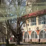 Патрульний автомобіль на вулиці Херсона, ілюстрація посилення антидронового захисту доріг