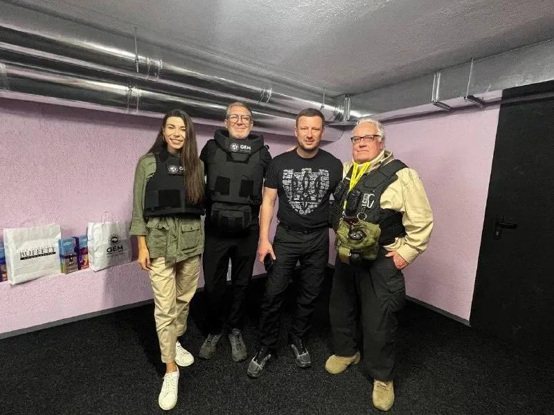 Керівництво Херсонської області зустрічається з філантропом Говардом Баффетом та Майклом Каппоні в укритті 3
