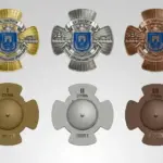 Відзнака «За заслуги перед Херсонською громадою» з гербом міста та зображенням суден.