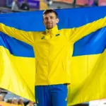 Андрій Проценко стрибає у висоту на змаганнях з легкої атлетики