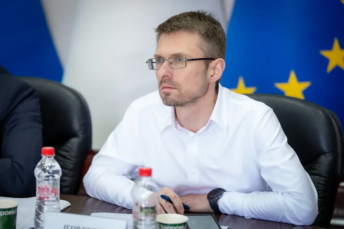 Символічне зображення ментального здоров'я або підтримки, що ілюструє успіх Херсонщини у психосоціальній підтримці. 4