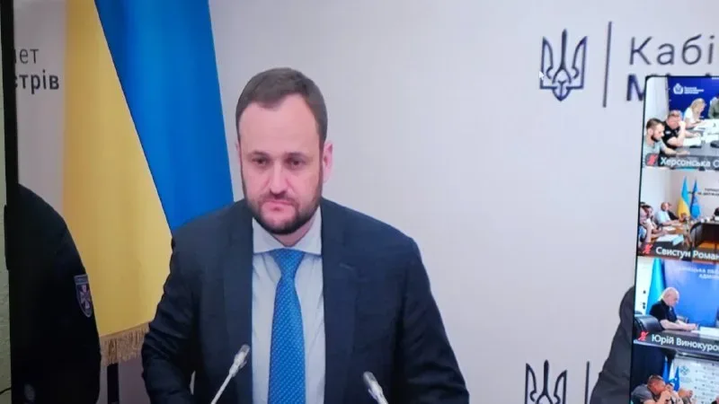 Олександр Прокудін та Олексій Кулеба обговорюють відновлення теплопостачання та доріг на Херсонщині. 1