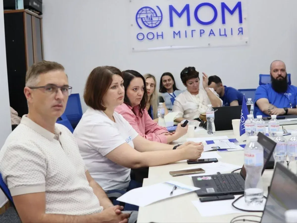 Представники Херсонської громади на зустрічі з МОМ у Миколаєві, обговорюють надання екстреної допомоги 5