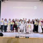 Учасники фестивалю «Мистецький шлях» виступають на сцені у Палаці мистецтв у Львові