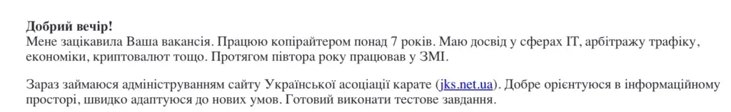 Співробітники медіа МОСТ обговорюють робочі моменти в офісі, натхненна атмосфера 1