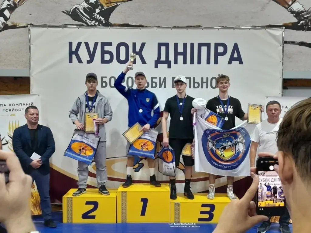 Херсонські борці Ліньков і Баіров здобули «срібло» на Кубку Дніпра