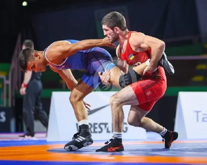 Херсонські борці Владислав Яцковський та Ерік Арушанян на Чемпіонаті України з вільної боротьби 1