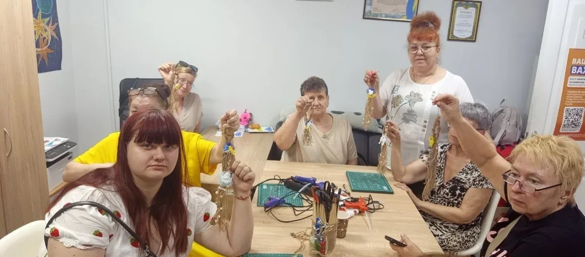 Символічне зображення підтримки та допомоги людям, які постраждали від конфлікту в Херсоні. 3