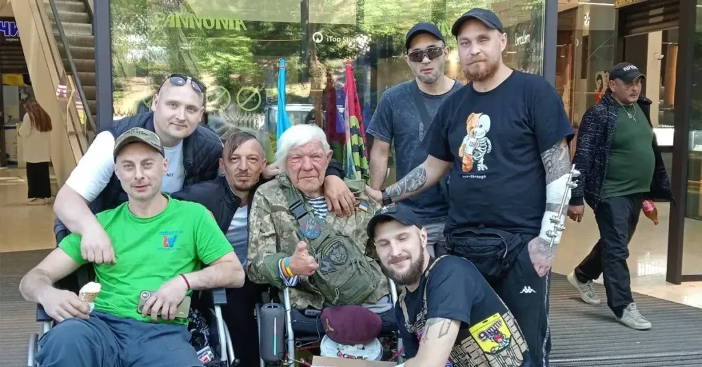 Херсонський волонтер Дядя Гриша передав бійцям 30 дронів після поїздки на Закарпаття