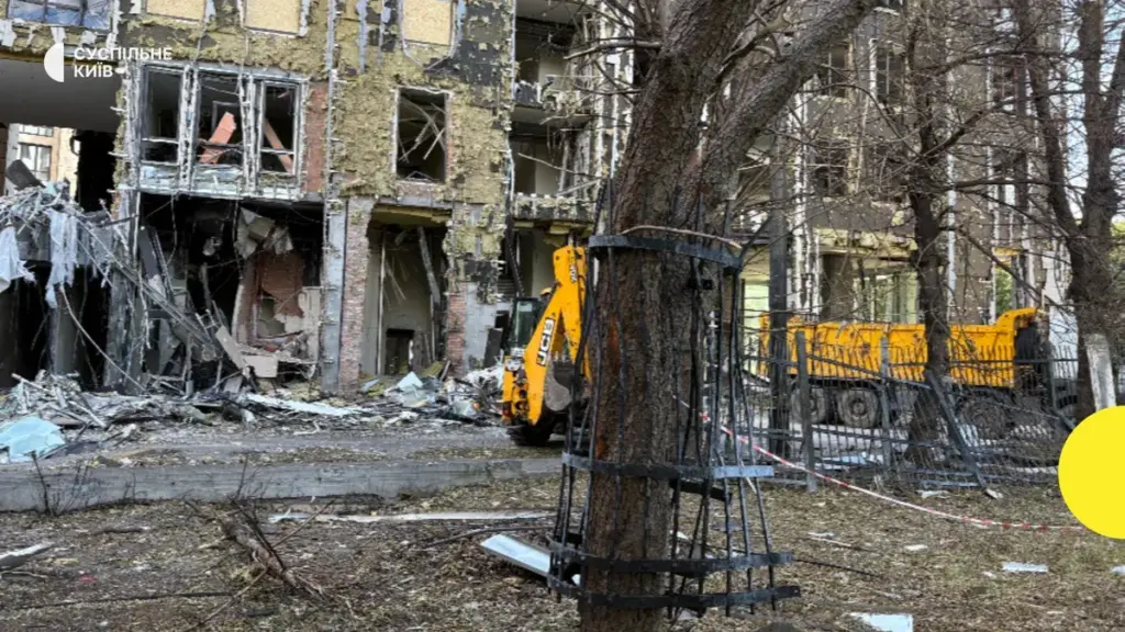 Кіностудія Довженка постраждала втретє: волонтери прибирали наслідки атаки 15 червня