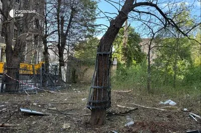 Волонтери прибирають наслідки атаки на кіностудії Довженка 19 червня 4