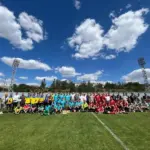 Команда-переможець Кубка Херсонщини з футболу з кубком на стадіоні