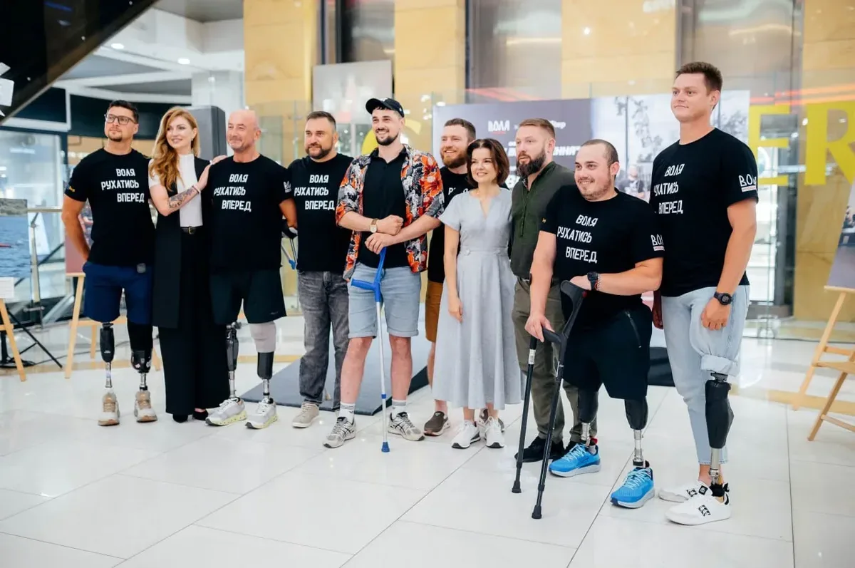 Фото Дмитра Нищика, ветерана з Херсонщини, на благодійній фотовиставці у київському ТРЦ Гулівер. 1