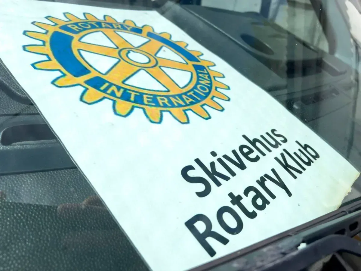 Спеціалізований автомобіль з підйомником для перевезення маломобільних пацієнтів, який отримала лікарня Херсона 3