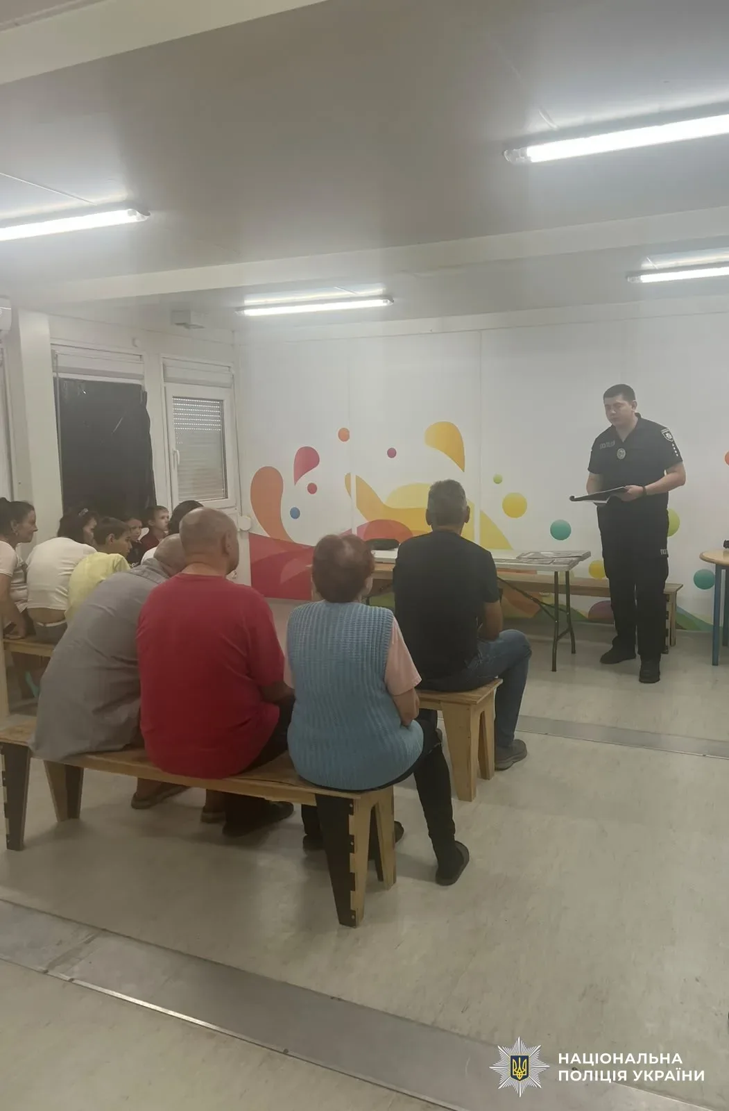 Поліцейські проводять профілактичні заходи серед ВПО щодо запобігання торгівлі людьми в Херсоні. 3