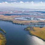 Українські військові на човні під час операції зі звільнення островів біля Херсона та Олешок від російських окупантів
