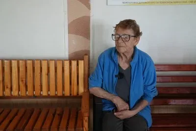 Рятувальники працюють на місці зруйнованої багатоповерхівки у Херсоні після російської дронової атаки. 4