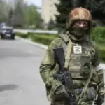Поліція розшукує свідків розстрілу цивільного чоловіка в Херсоні в липні 2022 року