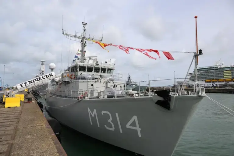 Український шукач мін «Генічеськ» у морі