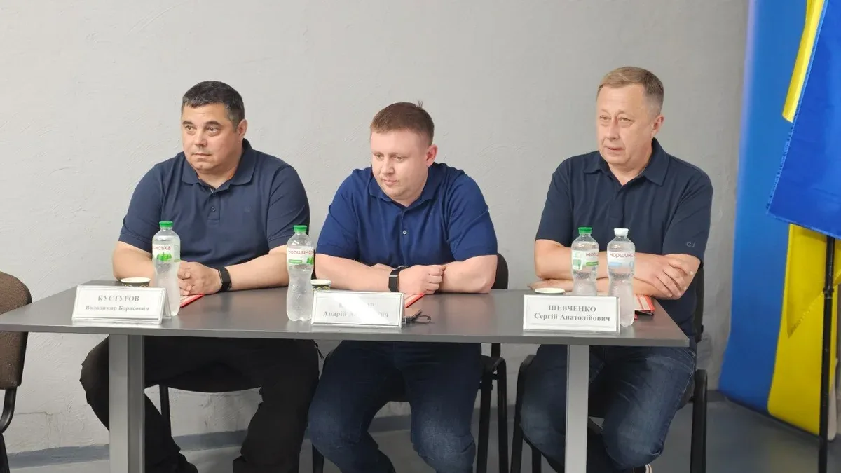 Учасники наради Держпродспоживслужби та представники Херсонської ОВА обговорюють роботу в умовах війни. 1