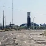 Зруйнована дорога після підриву на міні, наслідки мінування в Олешках, Херсонська область
